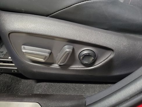 Used 2022 Toyota Venza Limited image 20