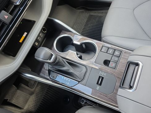 Used 2023 Toyota Highlander Limited image 26
