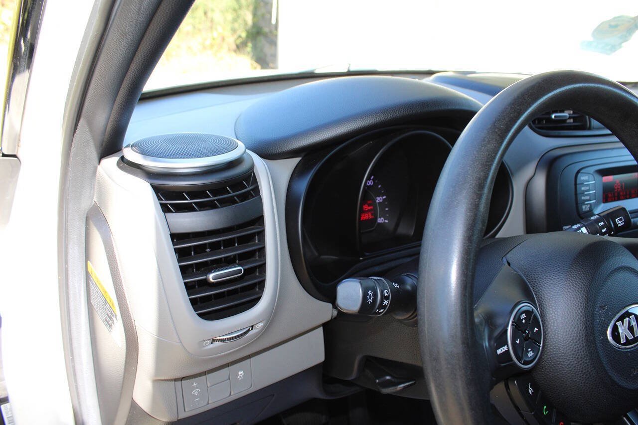 Used 2014 Kia Soul FWD image 15