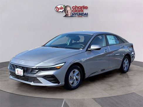 New 2026 Hyundai Elantra SE image 1