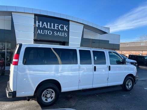 Used 2017 Chevrolet Express 3500 LT w/ LT Preferred Equipment Group image 6