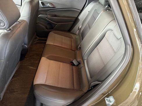 Used 2024 Chevrolet Trax LT w/ Sunroof Package image 16