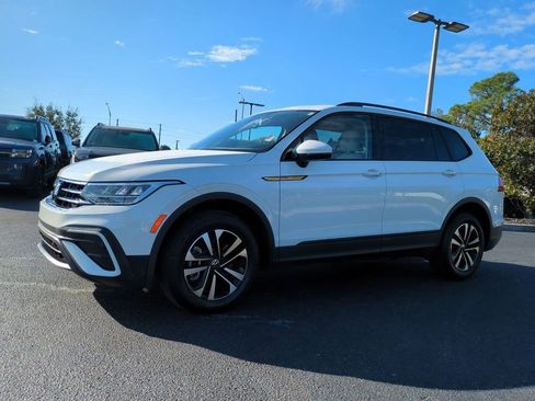 Used 2022 Volkswagen Tiguan S image 2