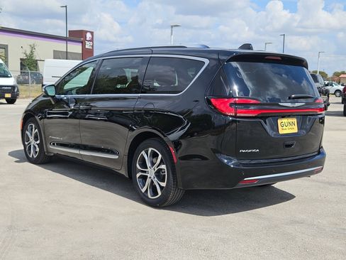 New 2026 Chrysler Pacifica Pinnacle image 5