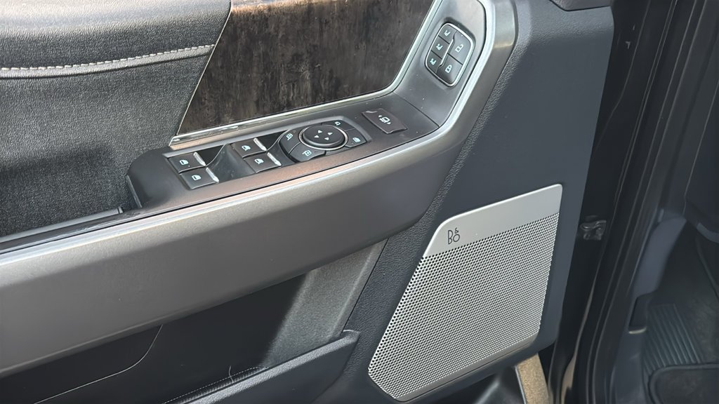 Used 2025 Ford F250 Lariat w/ Black Appearance Package AWD/4WD image 12