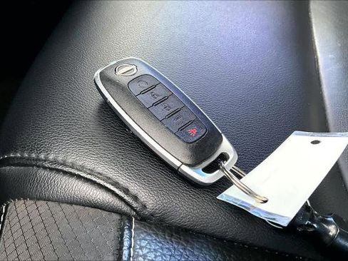 Certified 2023 Nissan Pathfinder SL w/ Lighting Package (N92) image 13