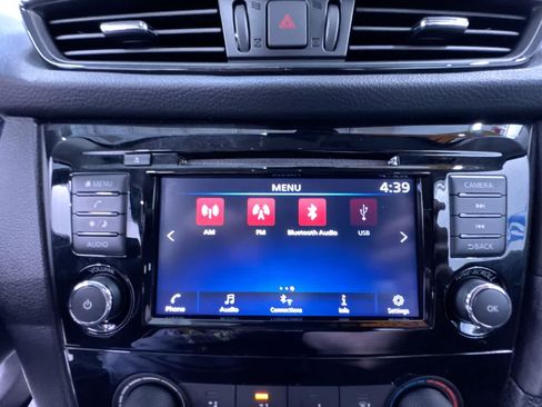 Used 2020 Nissan Rogue S FWD image 26
