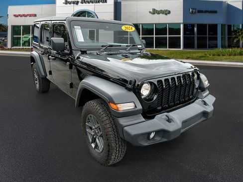 Used 2024 Jeep Wrangler Unlimited Sport w/ Convenience Group image 4