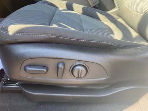 Used 2027 Chevrolet Bolt LT w/ Comfort Package FWD image 4