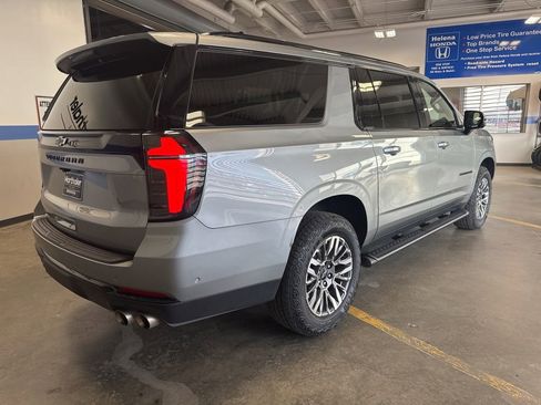 Used 2025 Chevrolet Suburban Z71 AWD/4WD image 8
