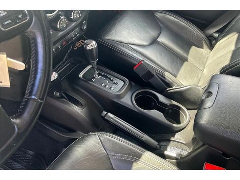 Used 2015 Jeep Wrangler Unlimited Sahara w/ Dual Top Group AWD/4WD image 19