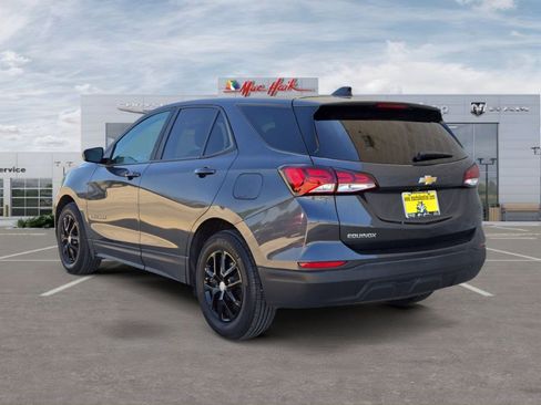 Used 2022 Chevrolet Equinox LS w/ LS Convenience Package FWD image 3