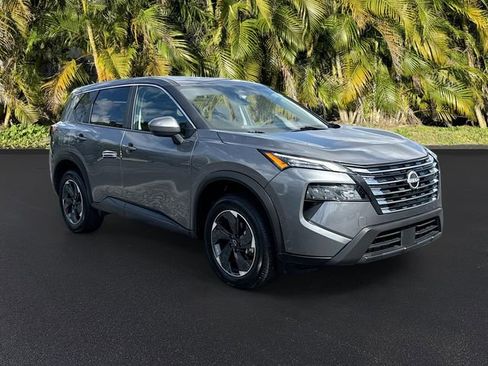 Used 2024 Nissan Rogue SV FWD image 2