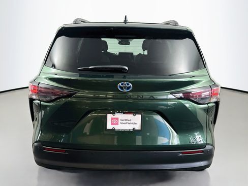 Certified 2024 Toyota Sienna XLE FWD image 6