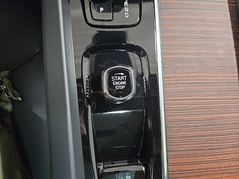 Used 2025 Volvo V60 B5 Cross Country Plus image 14