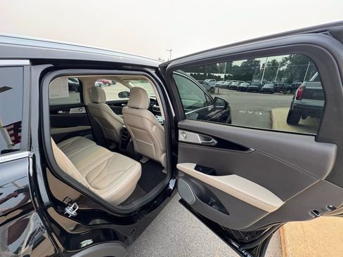 Used 2023 Lincoln Nautilus Reserve w/ Equipment Group 202A AWD/4WD image 24