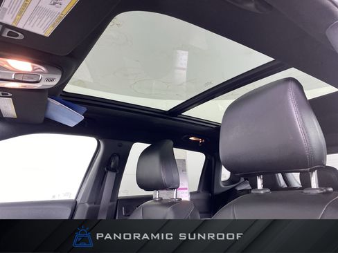 Used 2023 Jeep Compass Limited w/ Sun and Sound Group AWD/4WD image 2