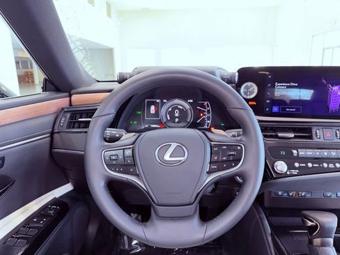Certified 2025 Lexus ES 300h F Sport image 17