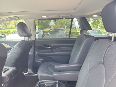 Certified 2024 Toyota Grand Highlander FWD image 16