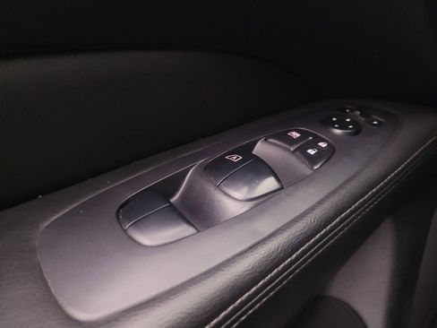 Used 2019 Nissan Pathfinder S image 27