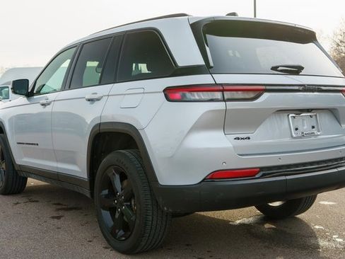 Used 2022 Jeep Grand Cherokee Altitude image 8