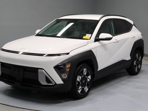 Used 2025 Hyundai Kona SEL FWD image 7