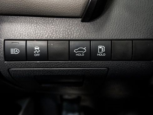 Used 2020 Toyota Camry SE image 23