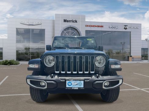 Used 2022 Jeep Gladiator Overland w/ Cold Weather Group AWD/4WD image 3