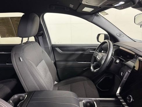 Used 2025 GMC Acadia Elevation image 29