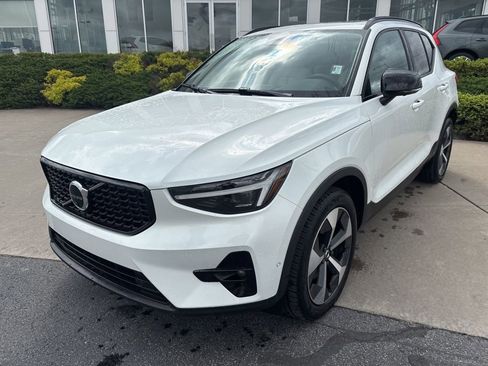 Certified 2026 Volvo XC40 B5 Plus AWD/4WD image 3