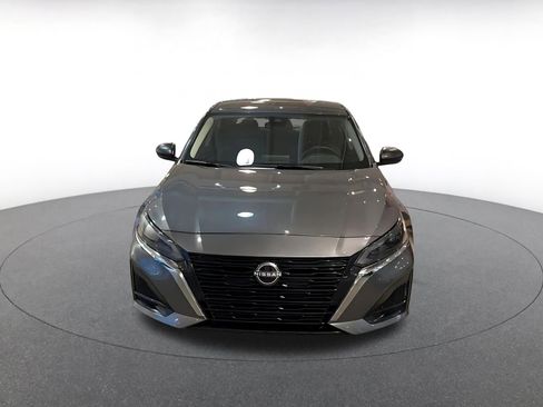 Used 2025 Nissan Altima 2.5 SV image 4