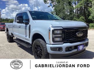 Used 2025 Ford F250 Lariat w/ Black Appearance Package AWD/4WD video 1