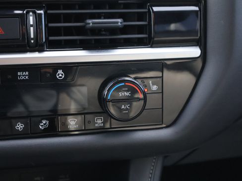 Used 2025 Nissan Pathfinder SL image 28