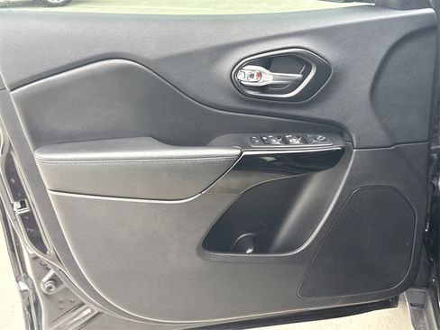 Used 2021 Jeep Cherokee Latitude Plus image 10