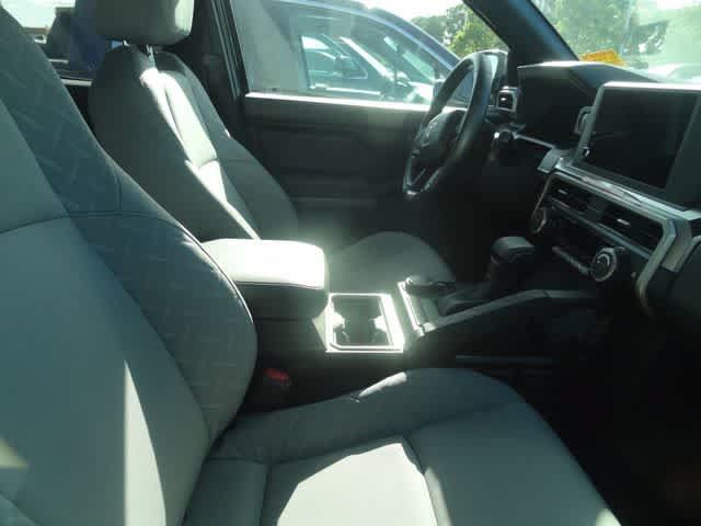 Used 2025 Toyota Tacoma SR5 AWD/4WD image 9