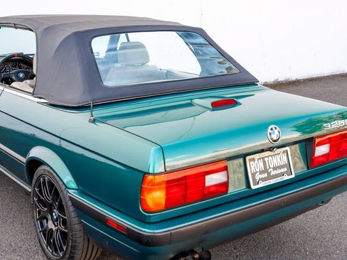 Used 1992 BMW 325i Convertible RWD image 18