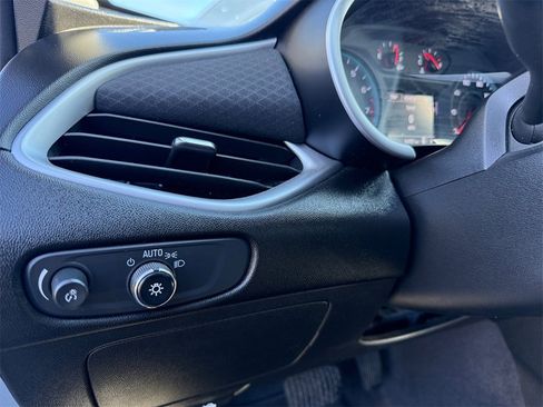 Used 2023 Chevrolet Malibu LT image 16