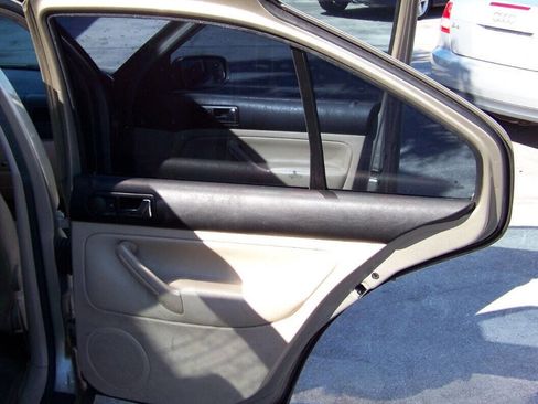 Used 2005 Volkswagen Jetta GLS image 16