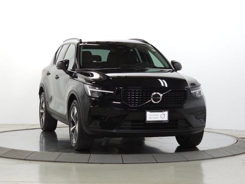 Certified 2024 Volvo XC40 B5 Core AWD/4WD image 1