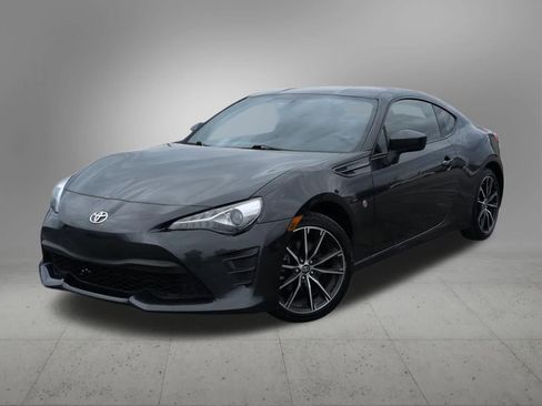 Used 2017 Toyota 86 RWD image 1