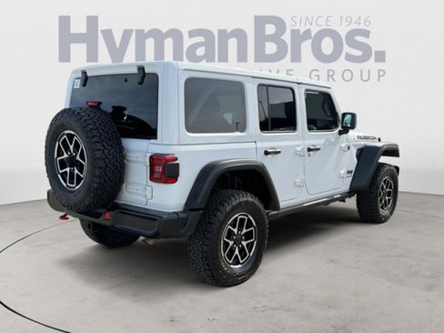 Used 2025 Jeep Wrangler Unlimited Rubicon AWD/4WD image 3