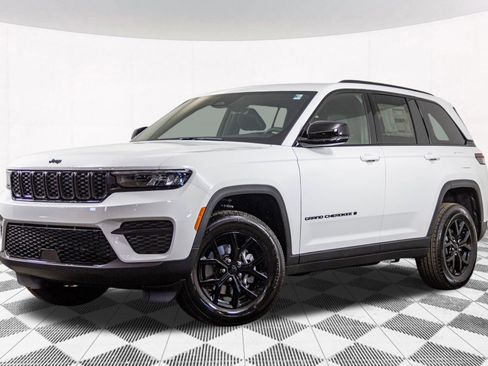 New 2025 Jeep Grand Cherokee Altitude image 2