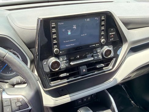 Used 2021 Toyota Highlander XLE AWD/4WD image 28