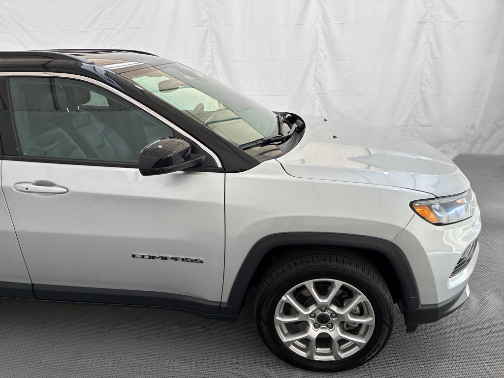 Used 2025 Jeep Compass Limited AWD/4WD image 9