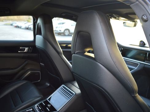 Used 2018 Porsche Panamera 4S image 26