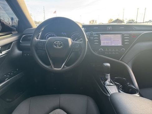 Used 2018 Toyota Camry LE image 11