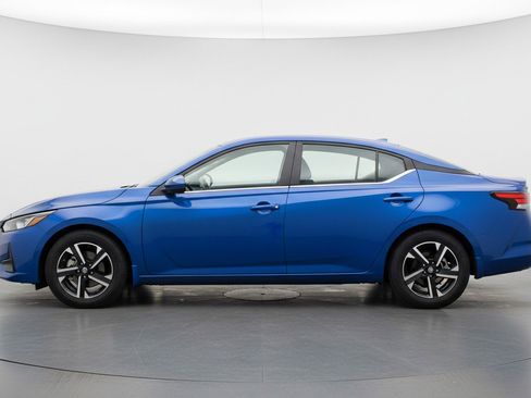 Used 2025 Nissan Sentra SV image 5