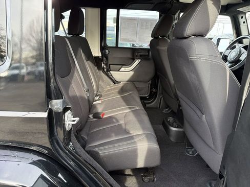 Used 2015 Jeep Wrangler Unlimited Sahara w/ Connectivity Group image 17