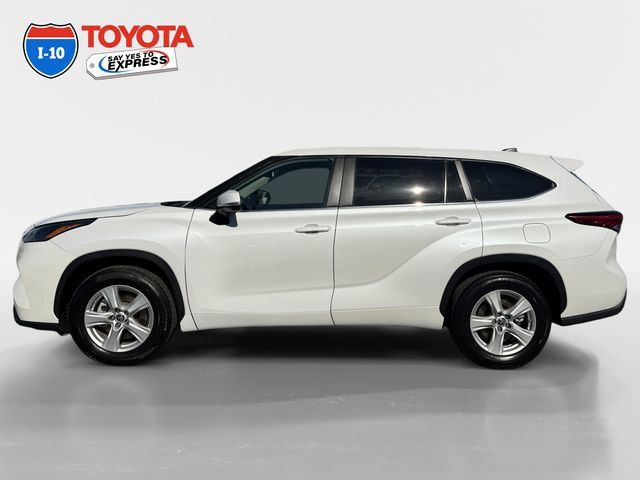 Certified 2023 Toyota Highlander LE FWD image 2