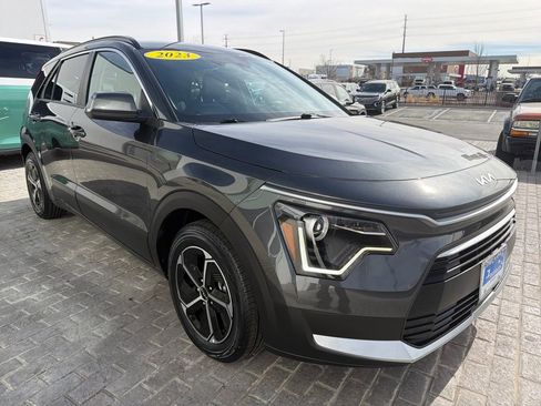 Used 2023 Kia Niro EX w/ EX Cold Weather Package image 7